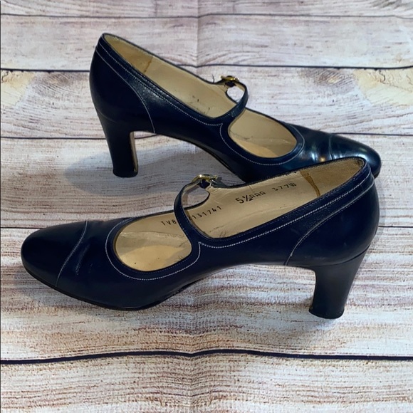 Vintage Ferragamo Navy Blue Pumps - Picture 2 of 5